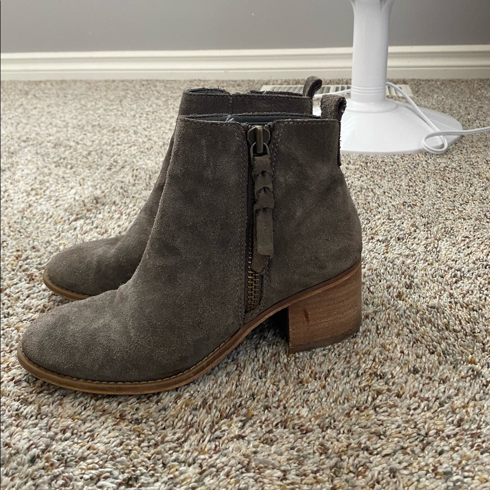 Grey boots